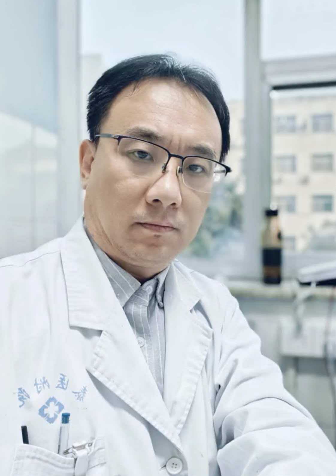 李明医生突然离世，年仅48岁，网友：他拼命服务患者，却未能保住自己