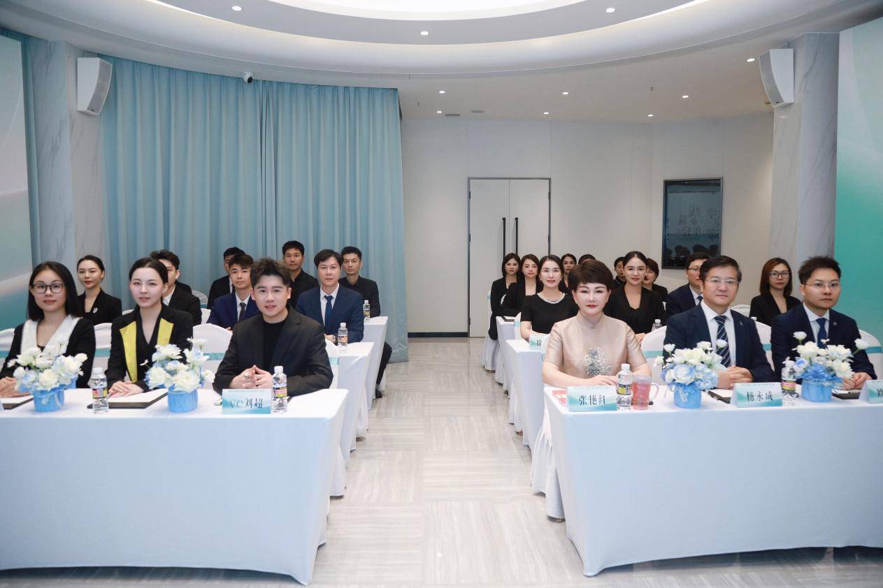 红瑞集团三十周年献礼 杨丽萍御用造型师 VC 刘超亲临瑞韩共探美学融合